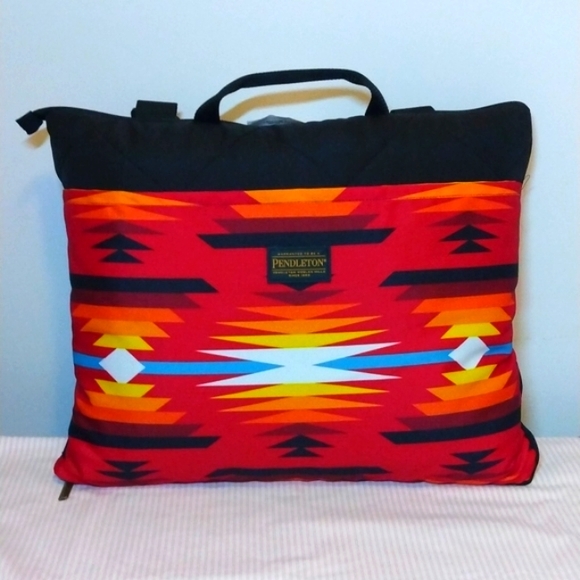 Other - Pendleton Packable Outdoor Blanket, Pockets on Sides of Bag, Detachable Strap